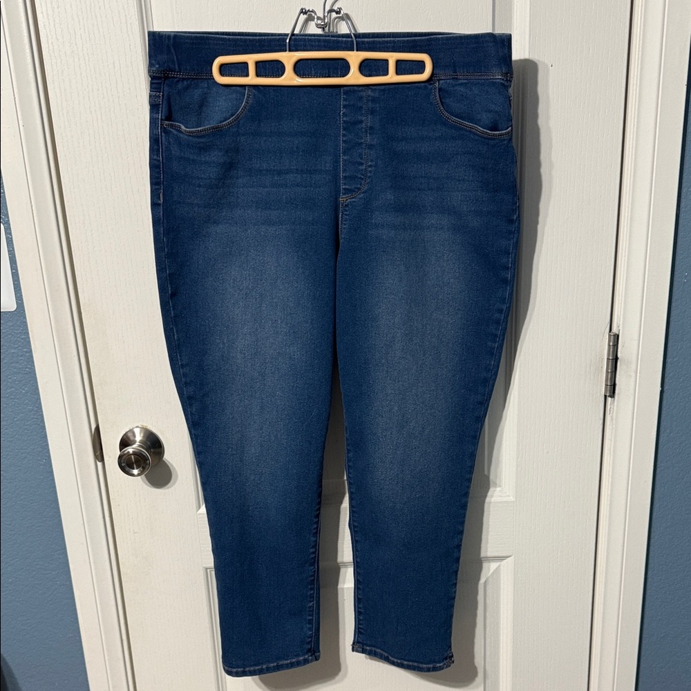 Gloria Vanderbilt Blue Denim Capri Jeans 16